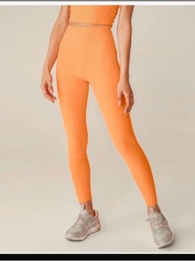 Beyond Yoga High-Waist Leggings in Bright Orange